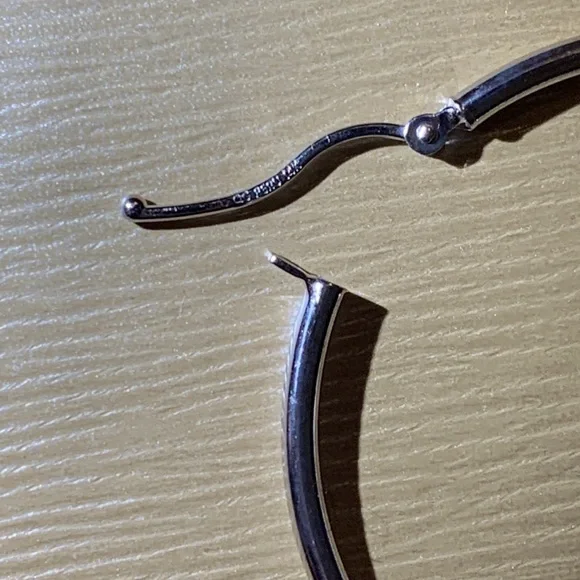 14K WHITE GOLD (HOOP) EARRINGS, SIZE 1.57” L x 1.57” W - Picture 4 of 5